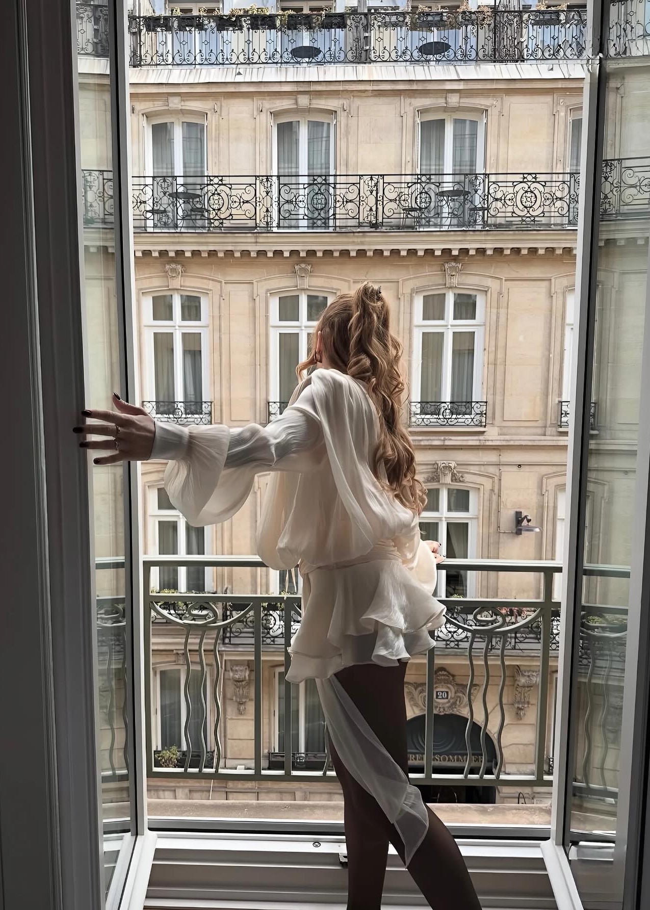 Elegantes Estelle Kleid in edlem Champagner-Farbton