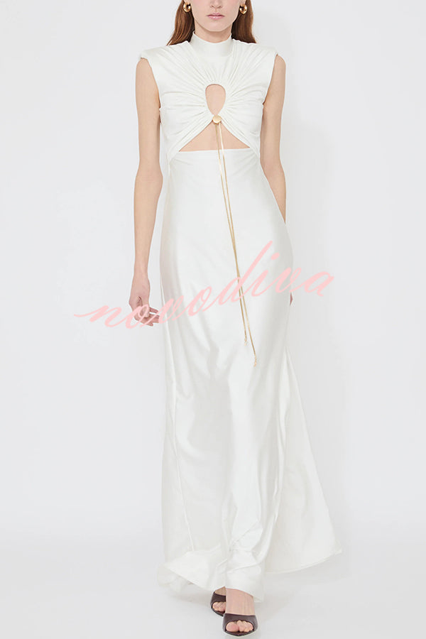 Elegantes hohles Maxikleid mit hohem Ausschnitt und elastischer, geraffter Büste – perfekt für einen stilvollen Look