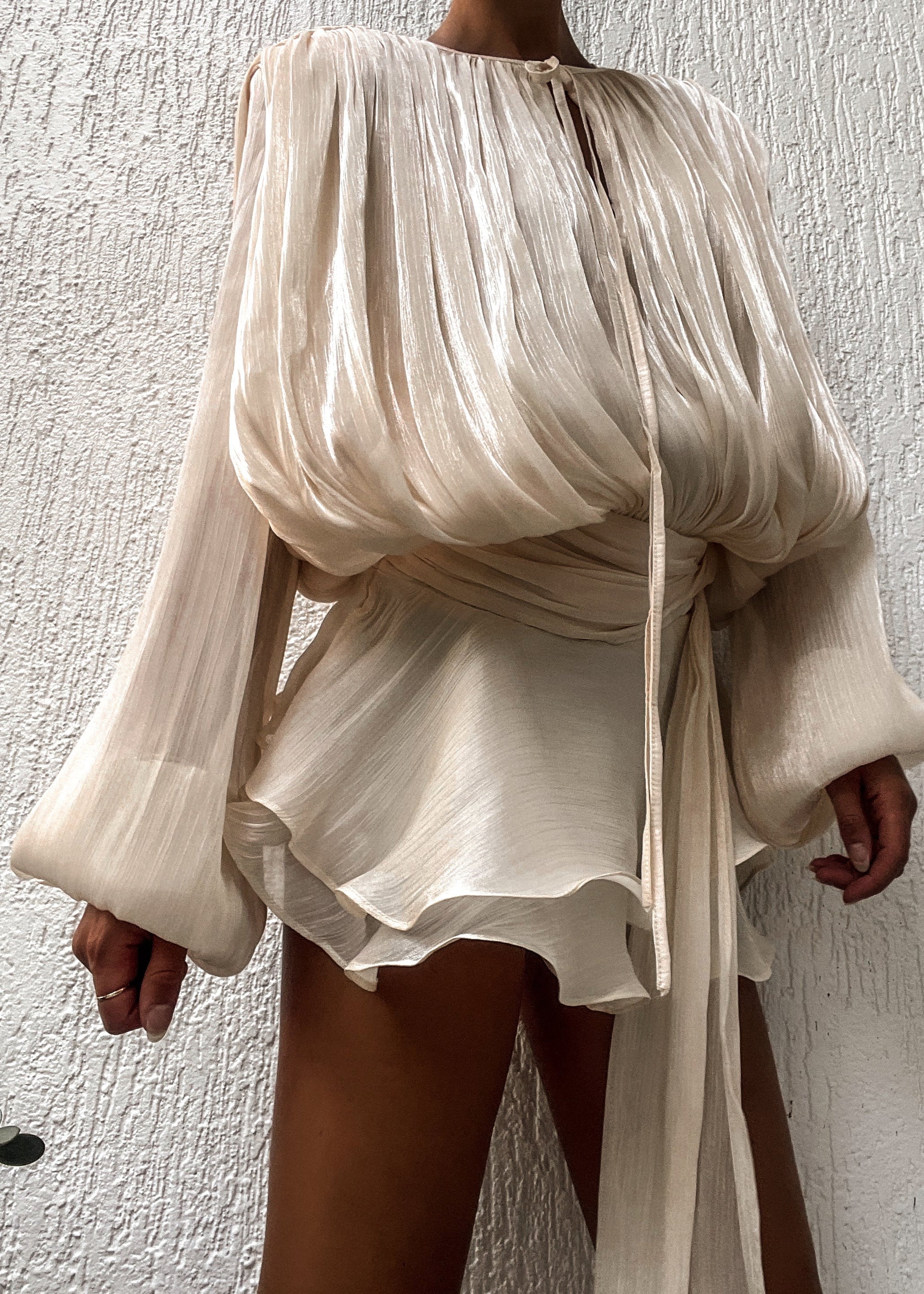 Elegantes Estelle Kleid in edlem Champagner-Farbton