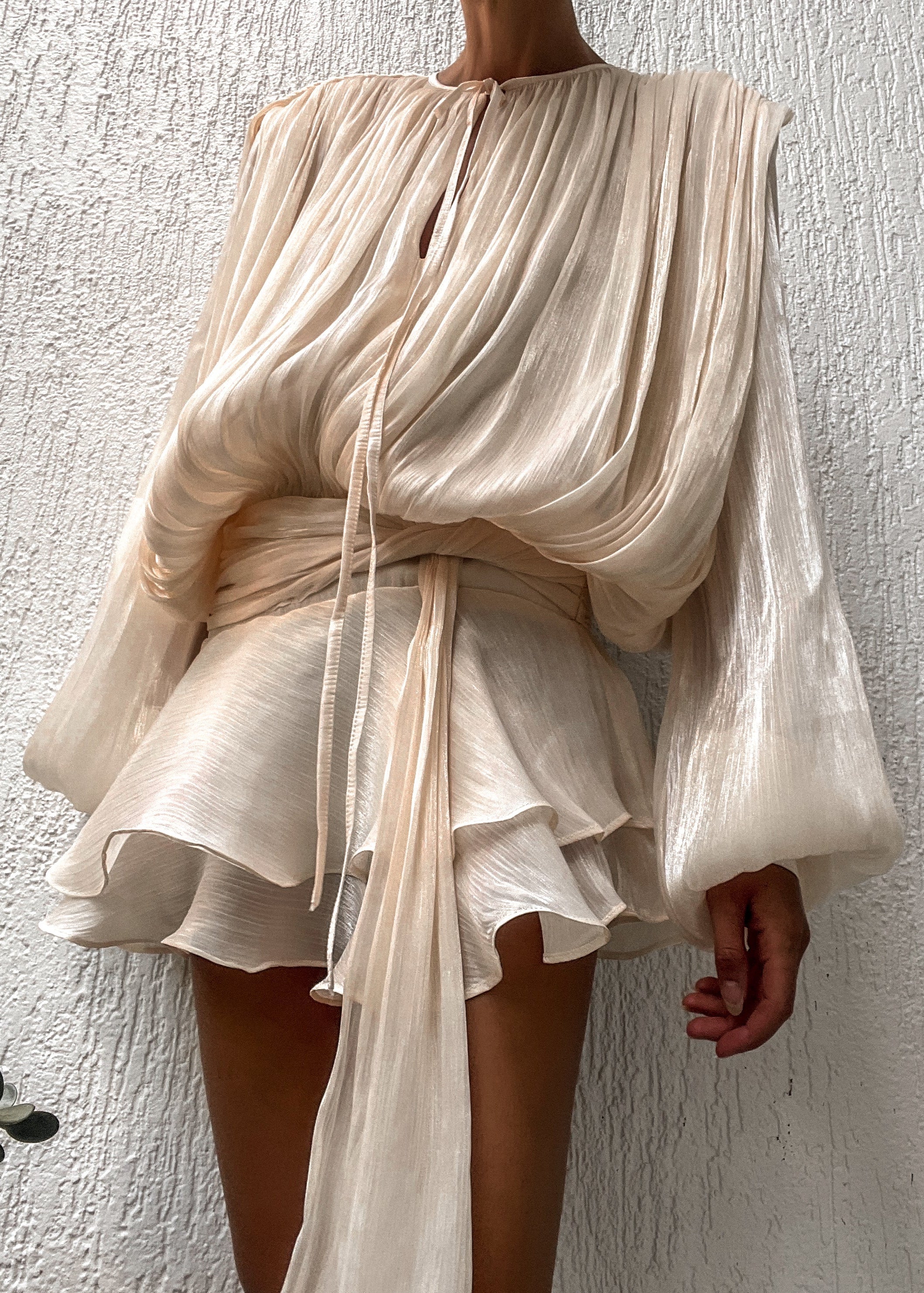 Elegantes Estelle Kleid in edlem Champagner-Farbton