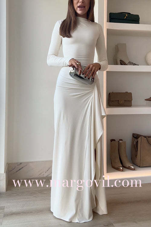 Langärmeliges Maxikleid mit drapiertem Schlitz