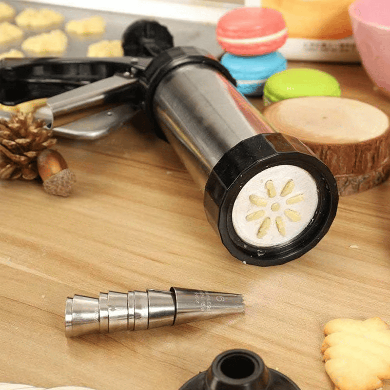 Plätzchenpresse Set – 16 Musterteile + 8 Ausgießer + Reinigungsbürste