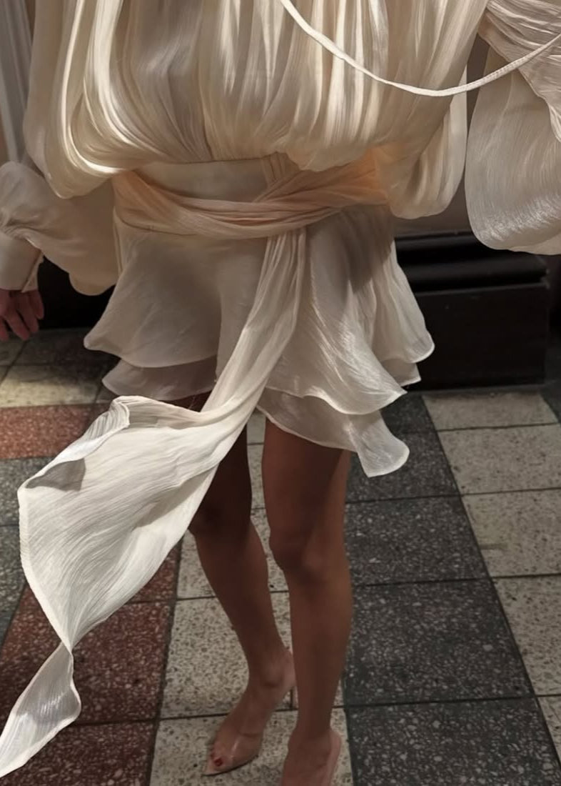 Elegantes Estelle Kleid in edlem Champagner-Farbton