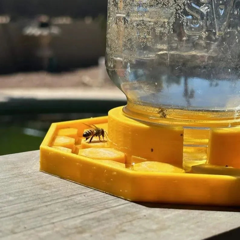 BuzzBloom – Dekorativer Bienen-Wasserplatz für Gärten